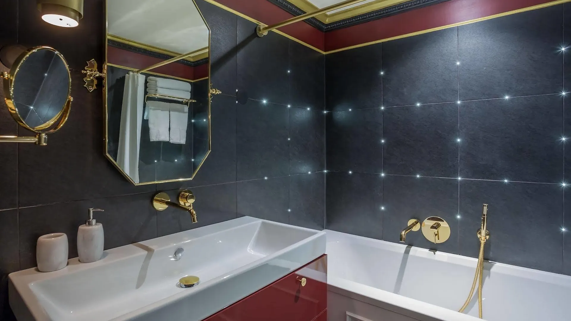 Handsome Hotel Paris 3*,