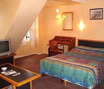 Handsome Hotel Paris