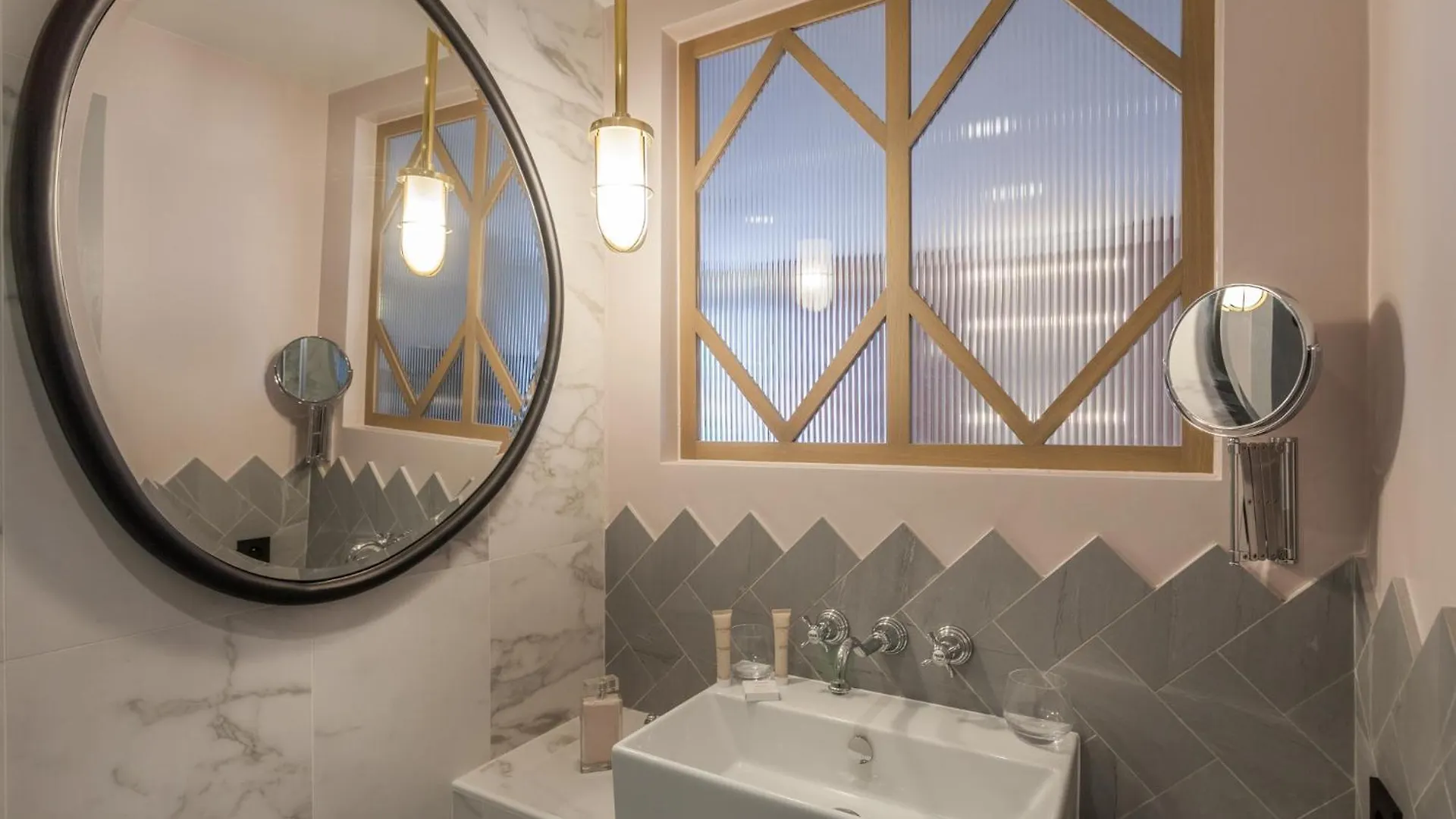 Handsome Hotel Paris